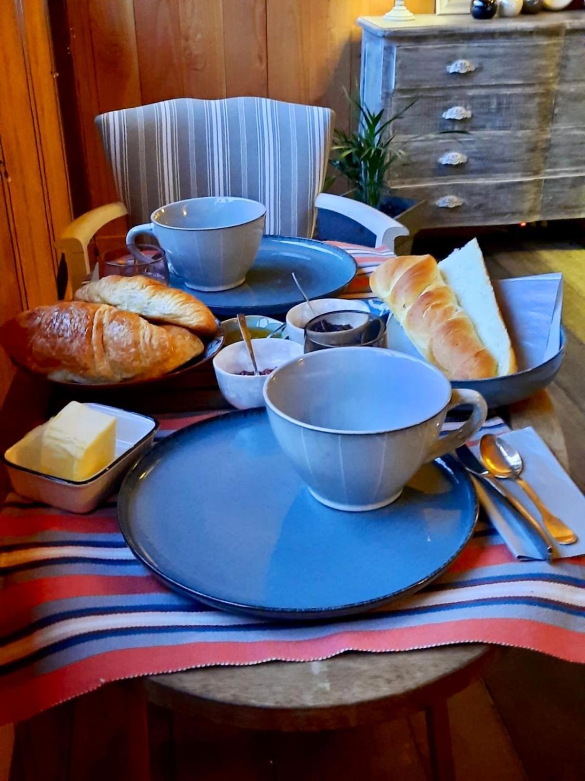 Pierres Et Jardins Bed & Breakfast Санлис Екстериор снимка